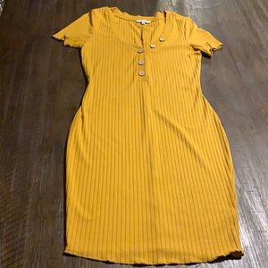 A tight yellow dress good fit